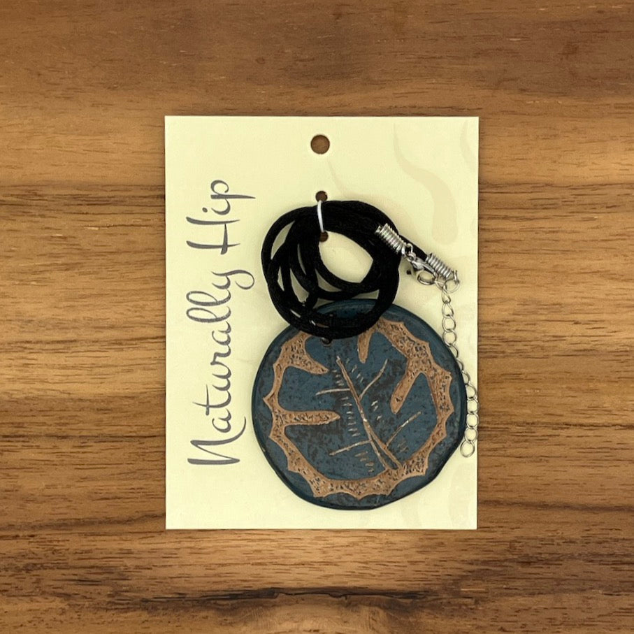 Amydrium Medium Leaf Ceramic Necklace