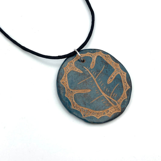Amydrium Medium Leaf Ceramic Necklace